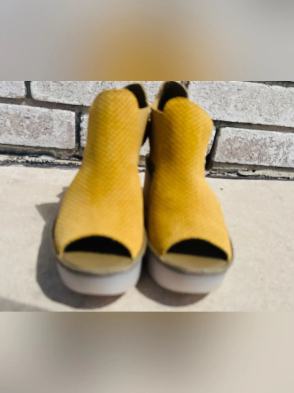 Fly London Yall Cupido
Perforated Peep Toe Cut Out Wedge Heel 39/ 8.5 Yellow NWT - Picture 7 of 9